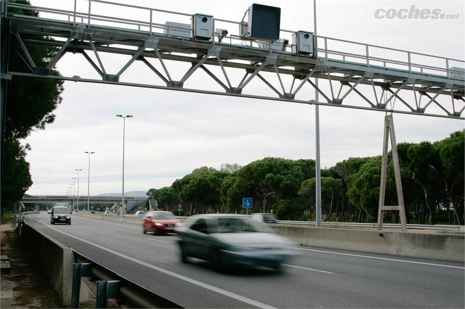 Riesgos al volante que debes tener en cuenta y evitar este verano