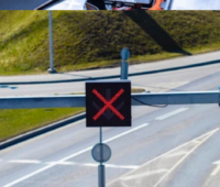 Qué es un carril reversible y qué coches pueden circular por él