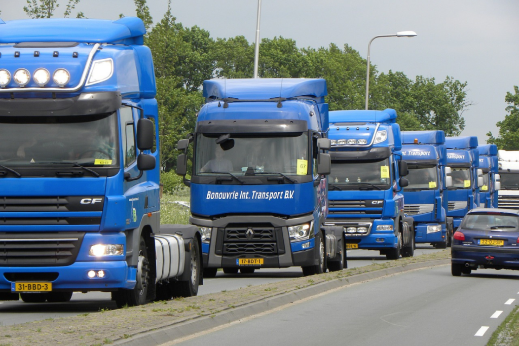 Crisis en el sector del transporte, faltan camioneros