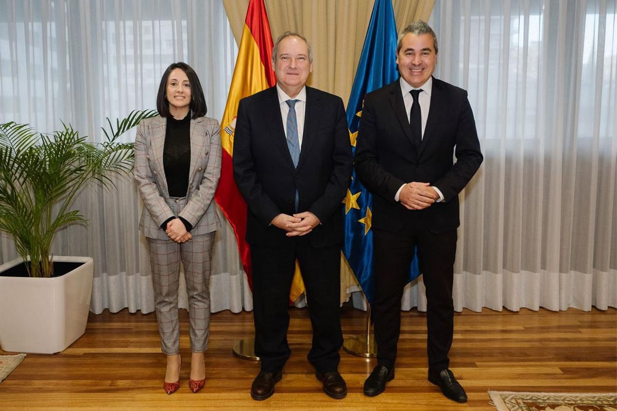 El Ministro de Industria y Turismo, Jordi Hereu, el Presidente de Anfac, Josep María Recasens, y la secretaria de Estado de Industria, Rebeca Torró.